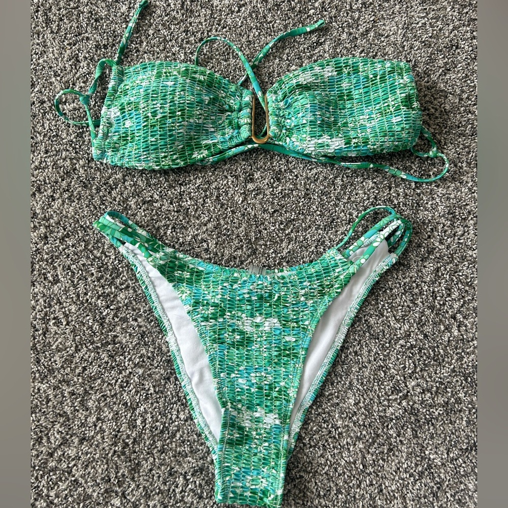 Green bikini set